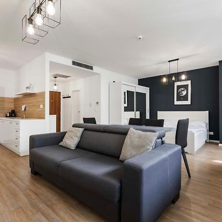 Lam Moon - Ac - Terrace Lägenhet Bratislava Exteriör bild